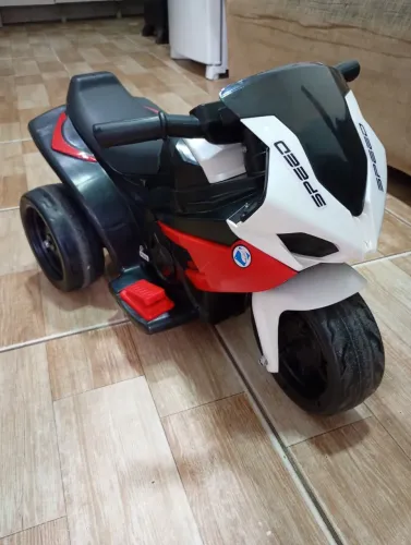 Moto elétrica infantil