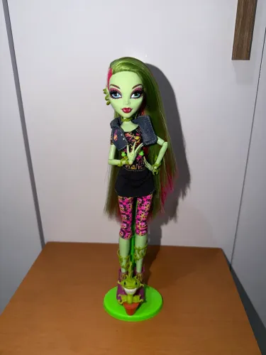Boneca Monster High Venus básica 