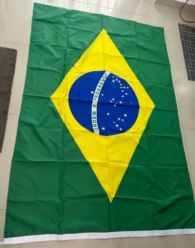 Vendo bandeira do Brasil Oficial 1,62 x 1,13 m dois panos