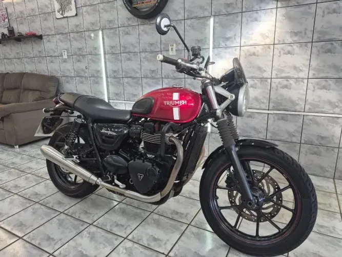 Triumph Street Twin 900cc 2017 (Bem conservada)