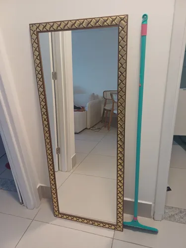 Espelho com moldura