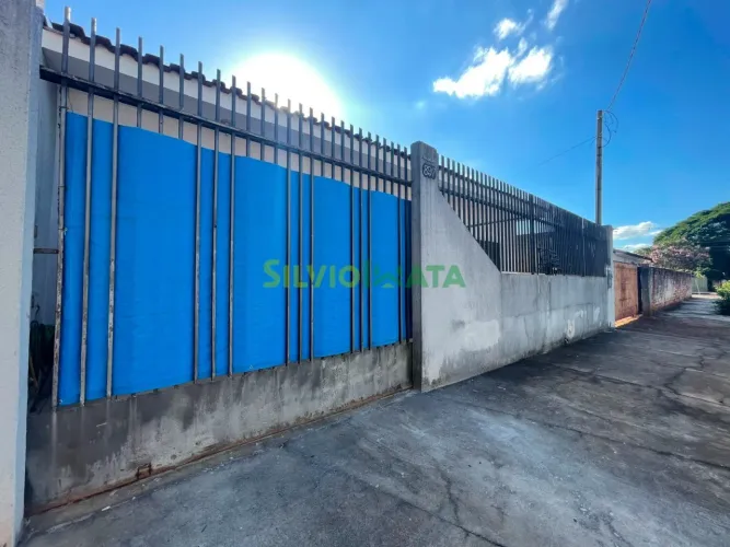 EXCELENTE CASA DE 04 QUARTOS, PARA MORAR NO JARDIM EBENEZER.