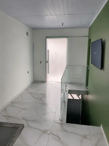Casa de Temporada em Rio das Ostras | 2 quartos, Wi-Fi e Varanda.