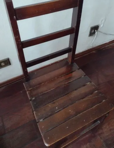Cadeira de Madeira Maciça Ripada Escolar