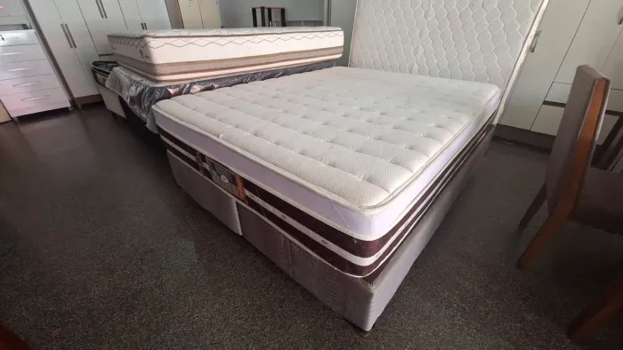 Cama box Queen size colchão castor 