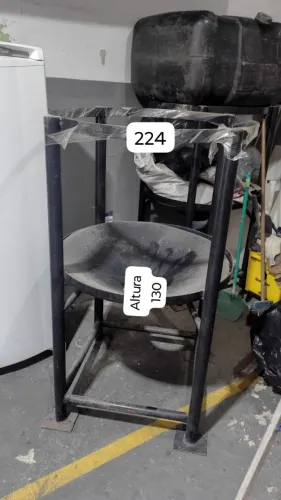 VENDO 2 SUPORTES PARA TANQUE COM CAPACIDADE DE 500 LITROS 
