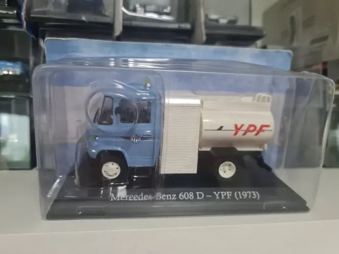 Miniatura caminhão mercedes 608D 1973 coleção Argentina escala 1/43.
