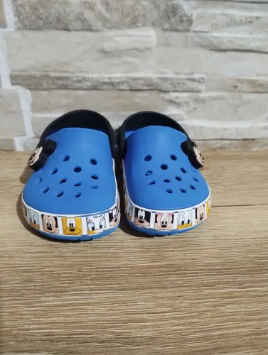 Crocs tamanho C 6