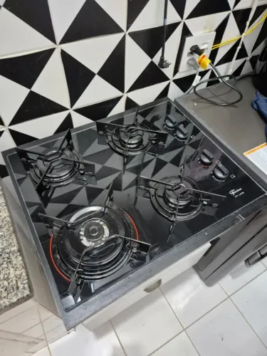 Cooktop à Gás 4 Bocas Tripla Chama Fit Line Mesa Vidro Preto Bivolt