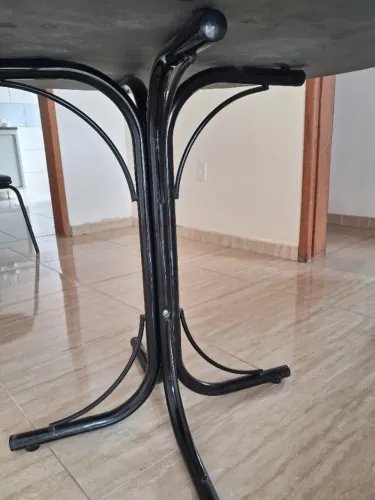 Mesa de Jantar com 4 Cadeiras - Tampo de Ardósia e Estrutura de Ferro.