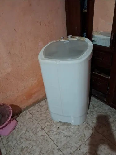 Vendo esta máquina de lavar 10 kilos mulher conservada nao troco