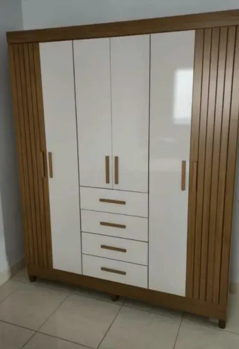 Guarda roupa de casal 6 portas 4 gavetas
