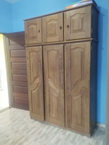 Guarda roupa com maleiro, madeira de qualidade, feito por encomenda!