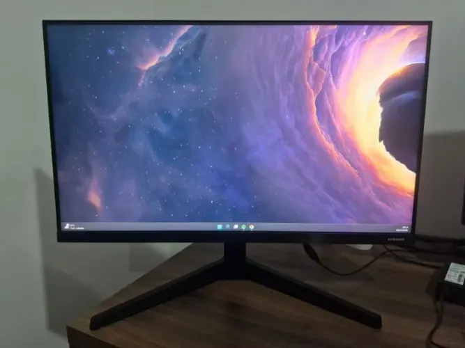 Monitor Samsung T350 24" LED IPS 75 Hz Full HD (1,5 ano de uso) - Retirada em São Diogo II