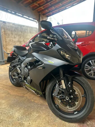 Triumph Daytona 660 (Único Dono)
