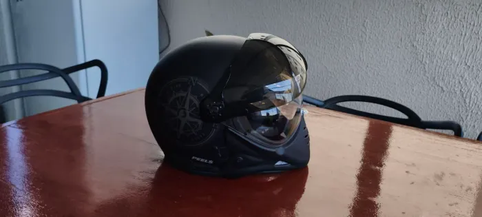 Capacete peels
