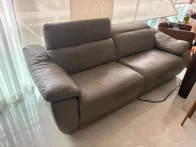 Sofa em couro retrátil eletrico