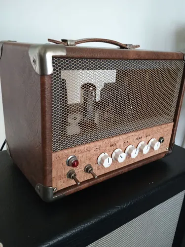 Amplificador valvulado Gato Preto Vira-Lata
