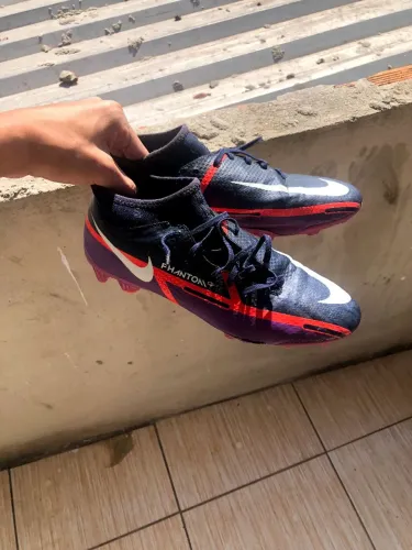 Chuteira Nike tamanho 38