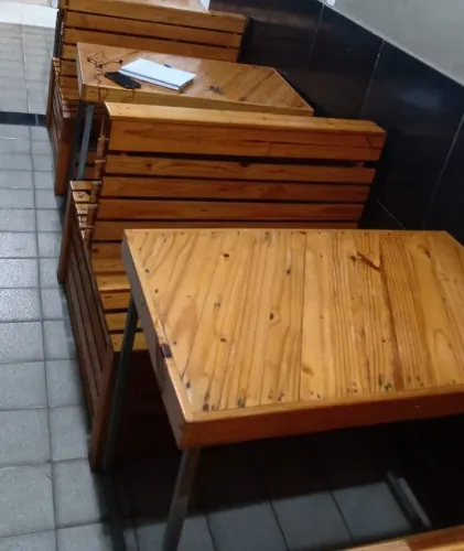 Mesa e cadeira