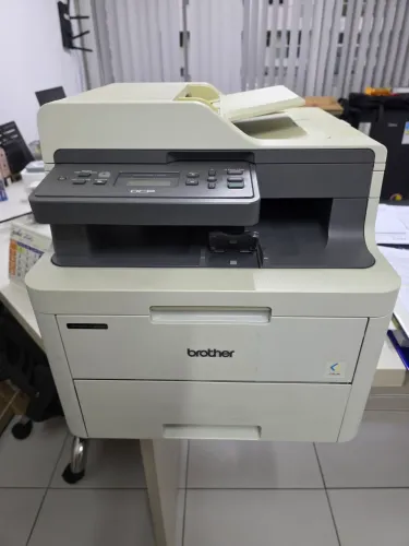 Impressora Brother DCP-L3551 com defeito