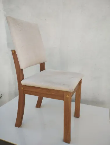 Vende-se essa Mesa e Uma cadeira