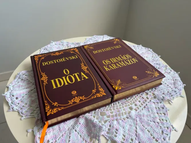Combo Dostoiévski - ?Irmãos Karamazov? e ?O Idiota? Edição de Luxo Capa Dura Garner