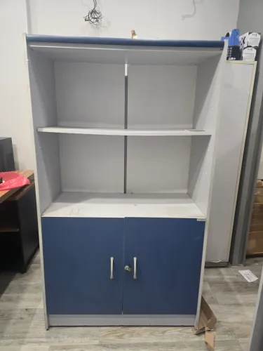 ESTANTE AZUL E CINZA 