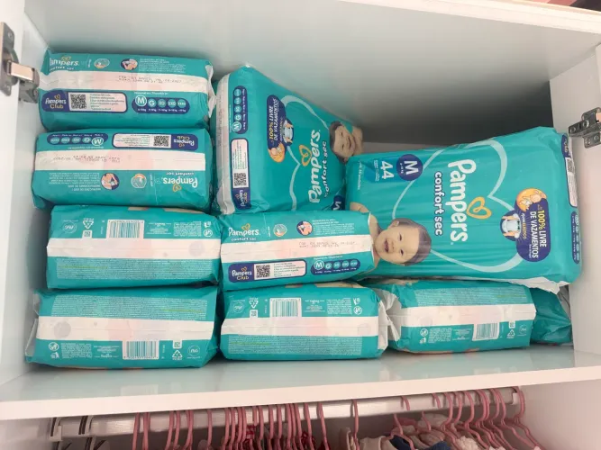Fraldas Pampers confort sec, Tamanho M 44 Unid. Nova e Lacrada