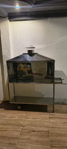 Carrinho de churrasco em ótimo estado