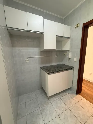 Móveis planejados de cozinha com bancadas em granito - ótimo estado