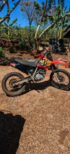 XR 200 de trilha