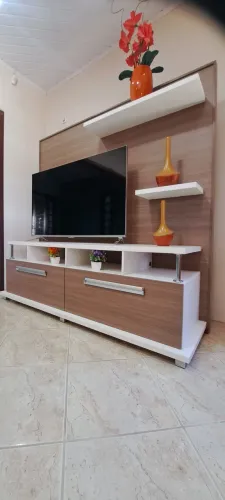Painel com Rack para TV em MDF Duplado + Mesa de Centro.