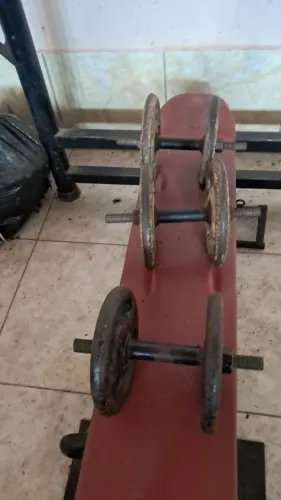 2 barras (1par) de halteres com anilhas 10kg em cada um 