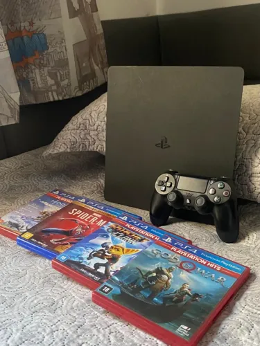 PS4 Slim 1TB + 4 Jogos + Controle Original