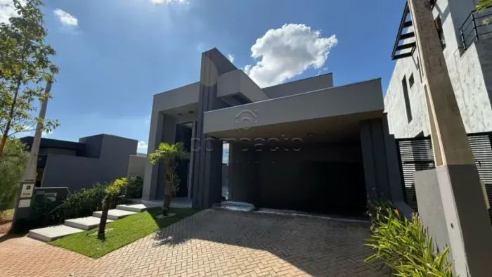 Casa em Condomínio Fechado | 3 Suítes | Piscina Aquecida