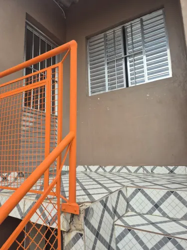 Casa 3 cômodos + lavanderia + banheiro