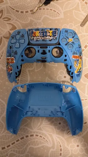 Carcaça controle PS5 Fortnite mais 2 baterias originais para reaproveitar peças 