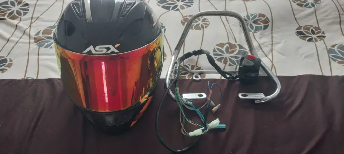 Vende-se capacete empunhadura da cb500 e alça da start 160