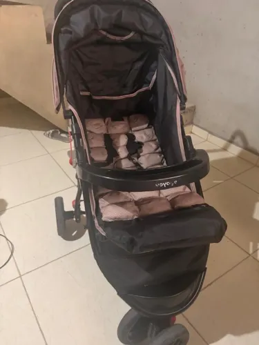 Carrinho de bebê Voyage com bebê conforto