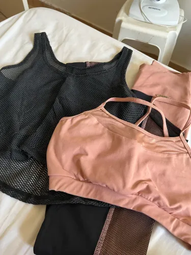 Conjunto de academia preto com rose