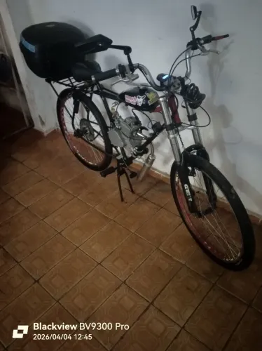 Bicicleta motorizada com baulete