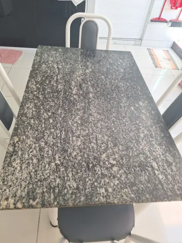 Mesa de marmore 4 cadeiras 450,00