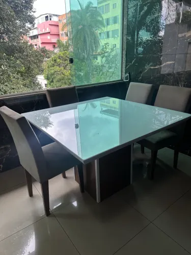 Mesa e cadeira 