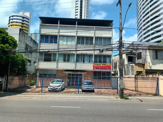 PRÉDIO RESIDENCIAL COM SEIS APARTAMENTOS À VENDA NA RUA CONDE DE IRAJÁ.
