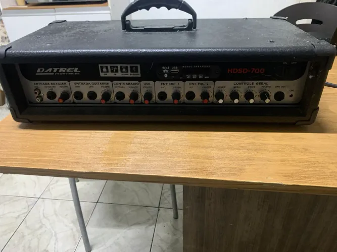 Este é um Cabeçote Amplificador Multiuso Datrel HDSD-700 com potência de 350W RMS.