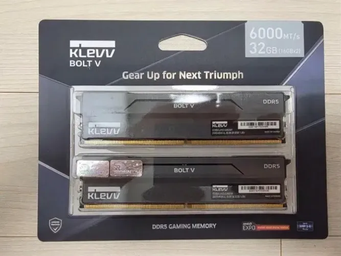 Kit Memória RAM DDR5 KLEVV BOLT V 32 GB (2 x 16 GB) 6000 MHz KD5AGUA80-60B280H