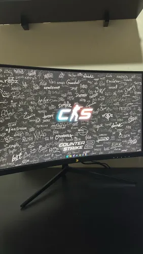 MONITOR CURVO 180HZ, 24 POLEGADAS. SEM DEFEITOS.