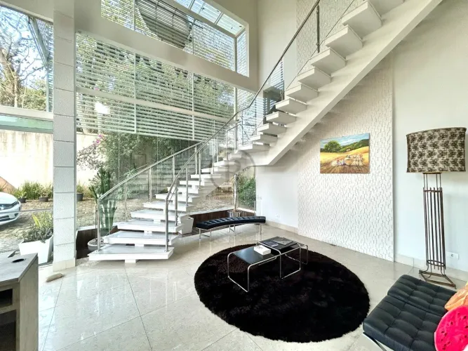 Prédio comercial em Araucária. Aproximadamente 1500,00m2 de área construída. 28.657m² terr