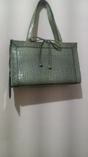 Vendo essas bolsas .A verde é importada.